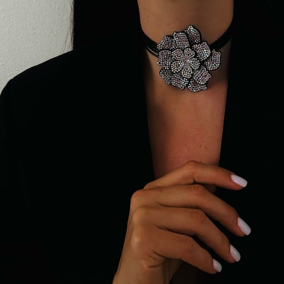 New Rhinestone Flower Large Black Necklace Choker - Picture 2 of 11